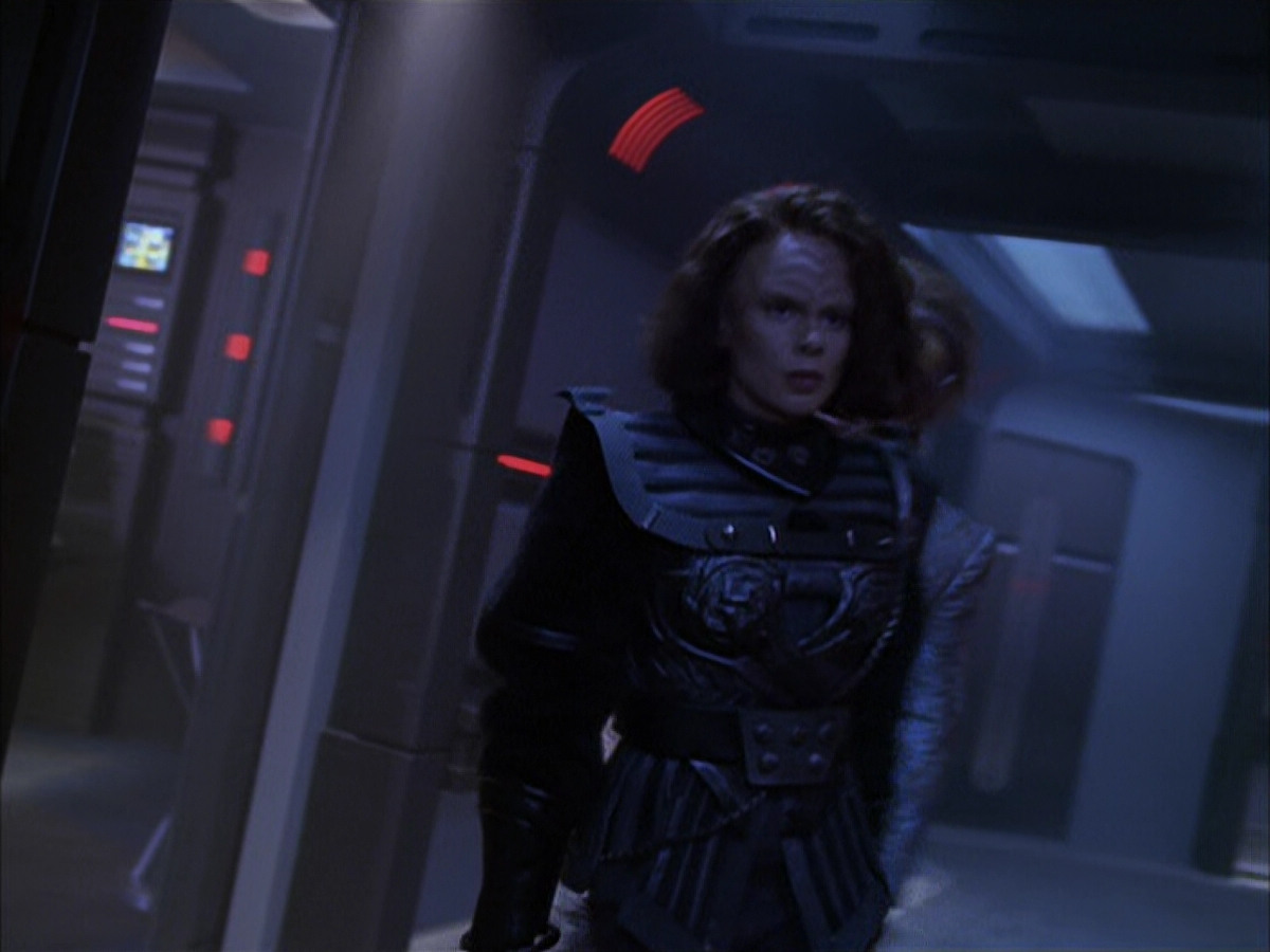 extant_StarTrek_VOY_6x03-BargeOfTheDead_03193.jpg