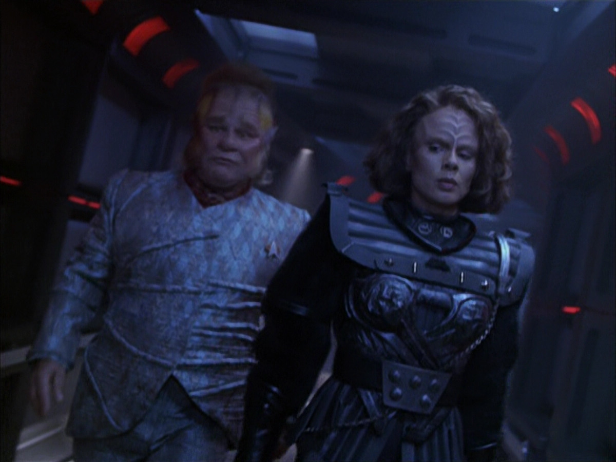 extant_StarTrek_VOY_6x03-BargeOfTheDead_03197.jpg