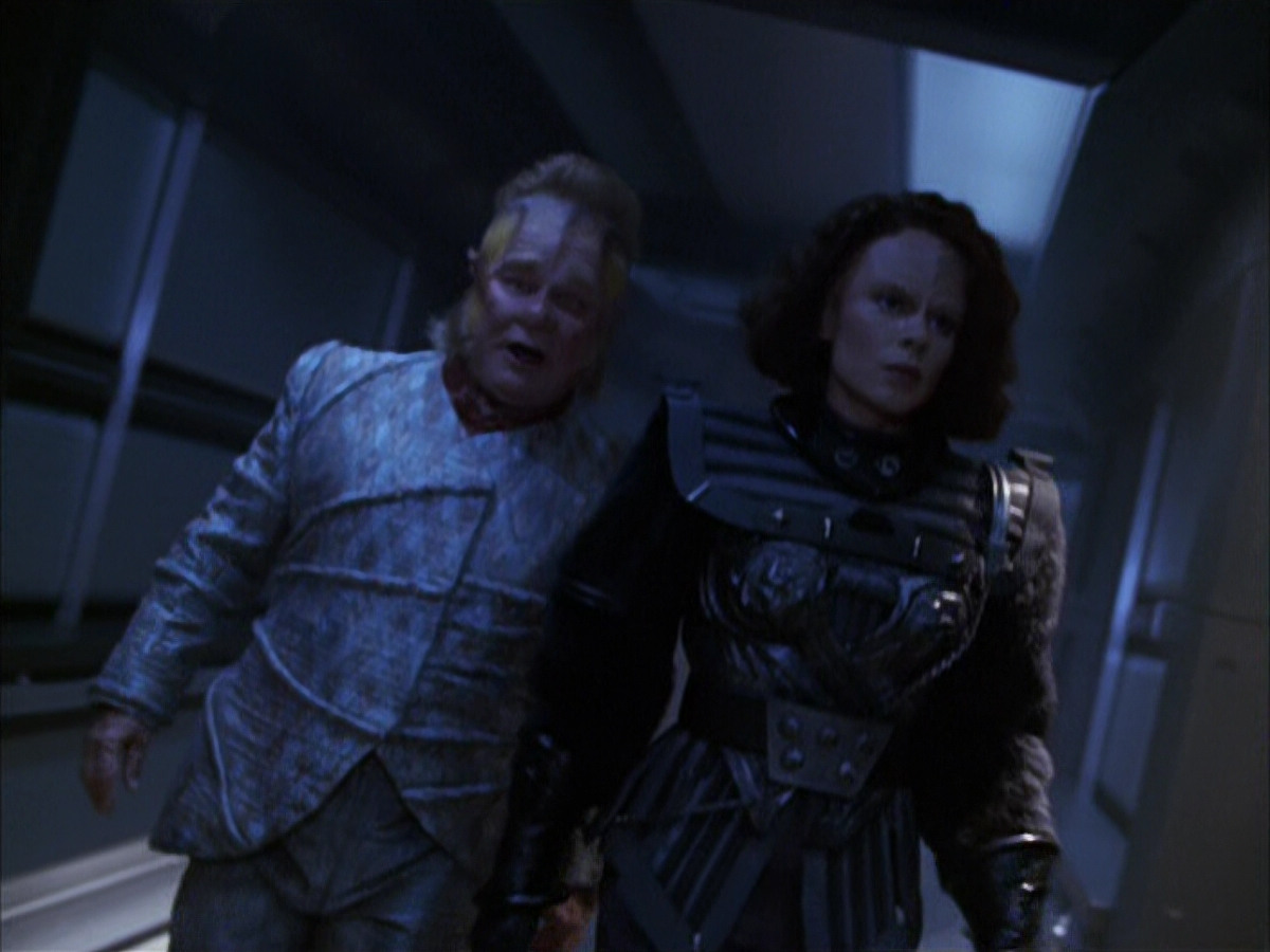 extant_StarTrek_VOY_6x03-BargeOfTheDead_03199.jpg