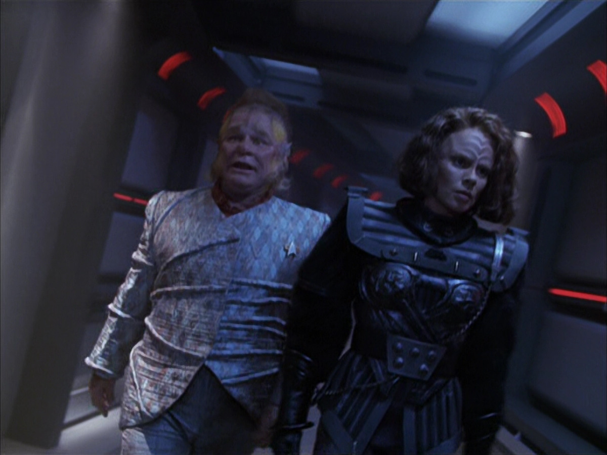 extant_StarTrek_VOY_6x03-BargeOfTheDead_03201.jpg