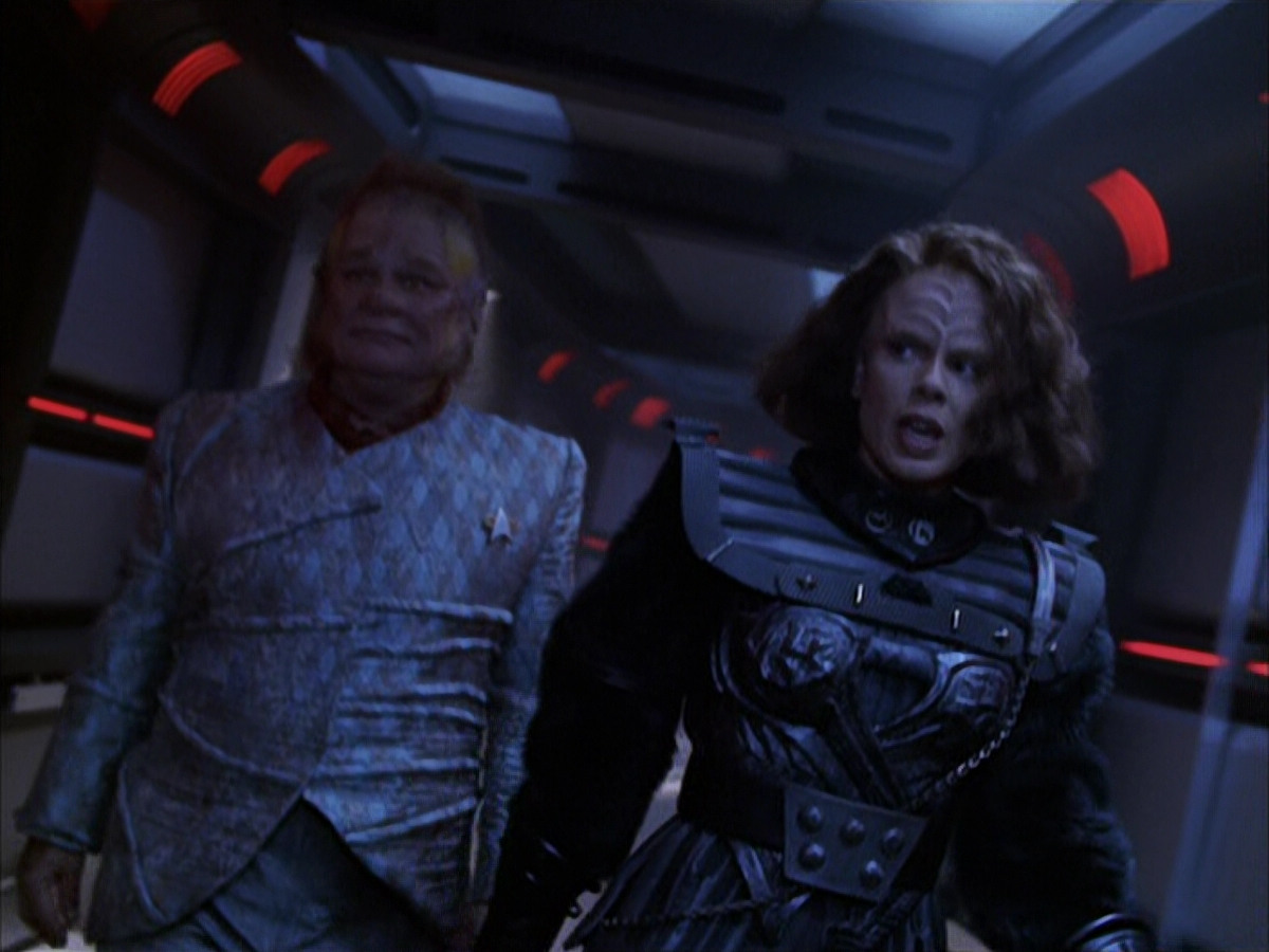 extant_StarTrek_VOY_6x03-BargeOfTheDead_03204.jpg