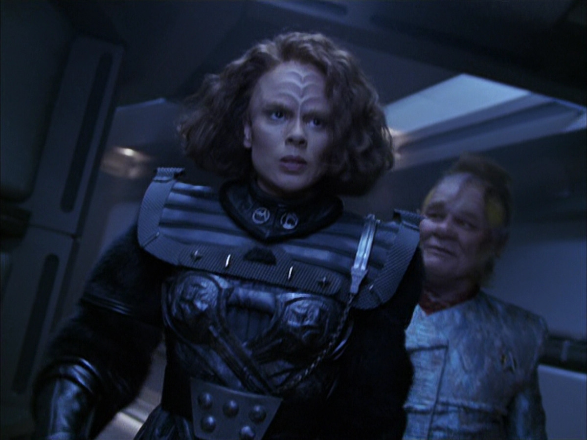 extant_StarTrek_VOY_6x03-BargeOfTheDead_03213.jpg