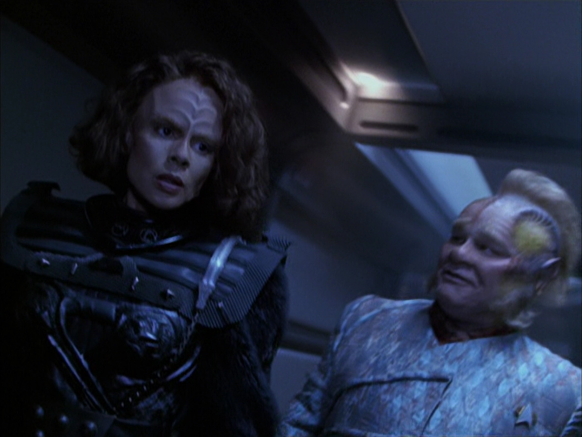 extant_StarTrek_VOY_6x03-BargeOfTheDead_03216.jpg