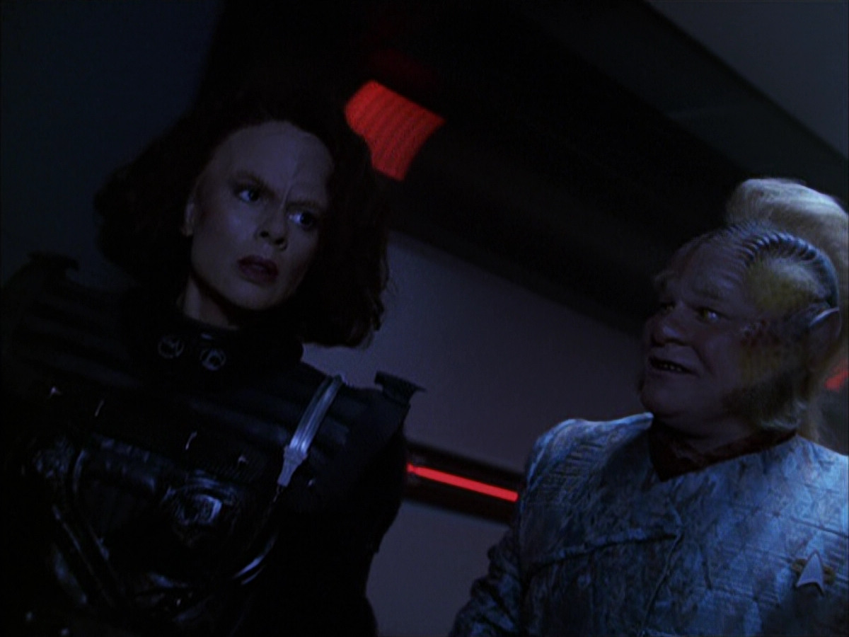 extant_StarTrek_VOY_6x03-BargeOfTheDead_03217.jpg