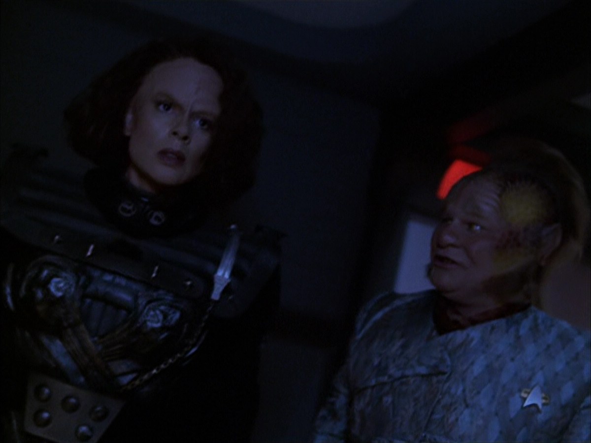 extant_StarTrek_VOY_6x03-BargeOfTheDead_03218.jpg