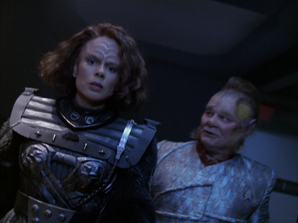 extant_StarTrek_VOY_6x03-BargeOfTheDead_03219.jpg