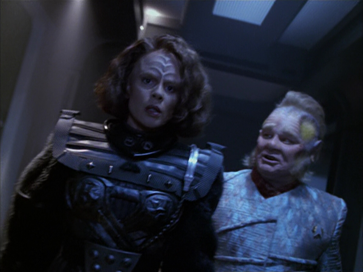 extant_StarTrek_VOY_6x03-BargeOfTheDead_03220.jpg