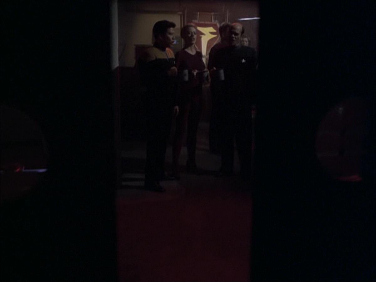 extant_StarTrek_VOY_6x03-BargeOfTheDead_03224.jpg