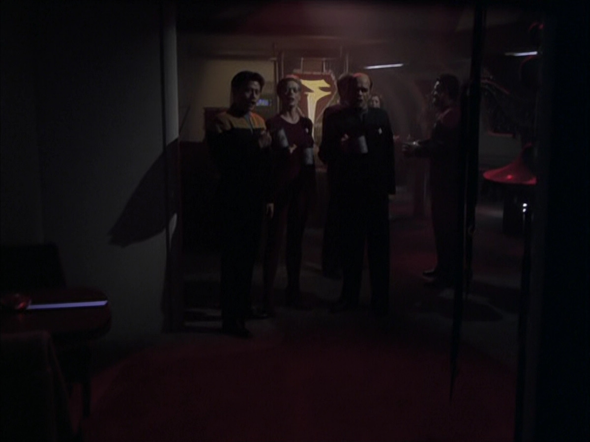 extant_StarTrek_VOY_6x03-BargeOfTheDead_03225.jpg