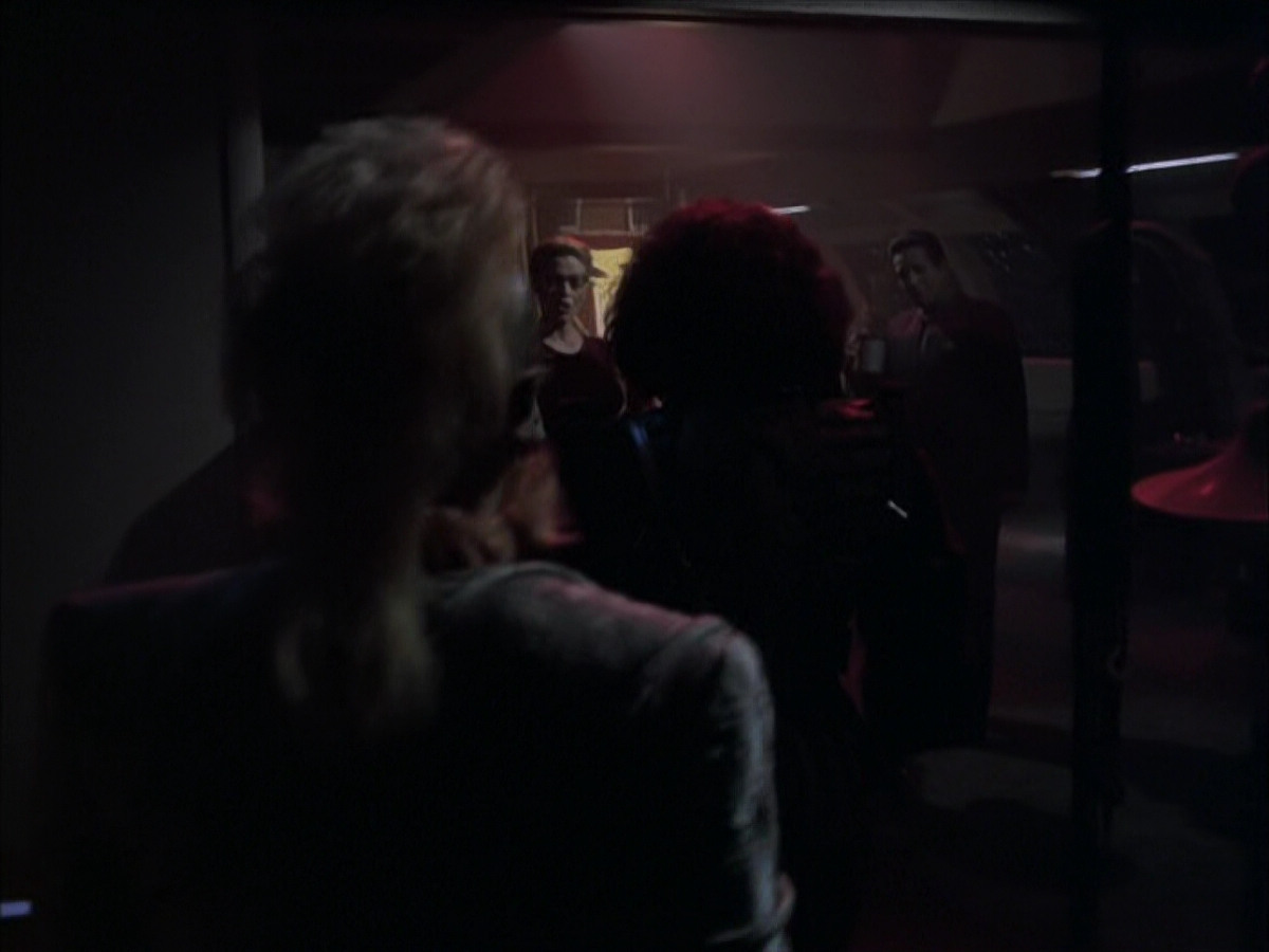 extant_StarTrek_VOY_6x03-BargeOfTheDead_03228.jpg