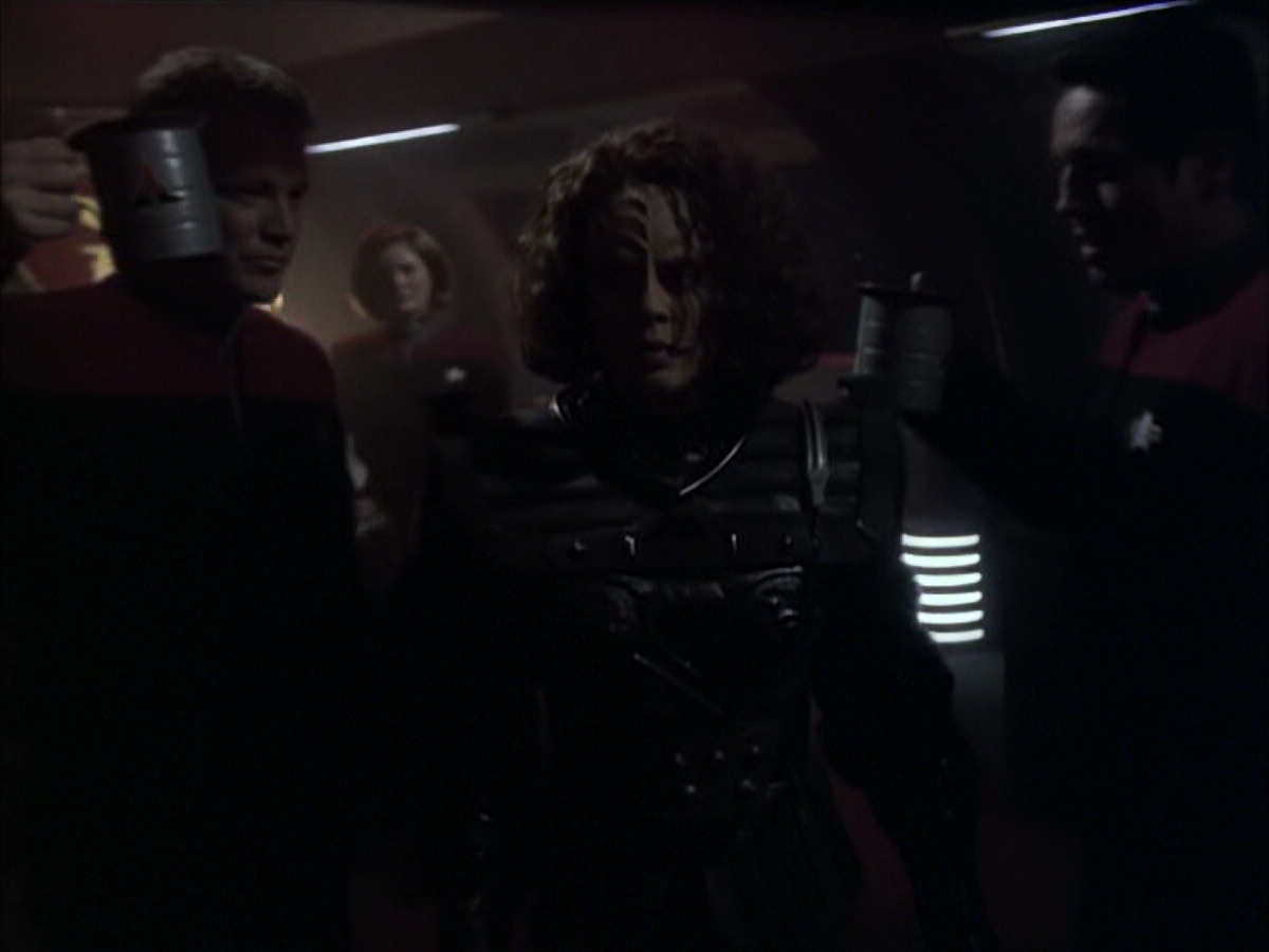 extant_StarTrek_VOY_6x03-BargeOfTheDead_03233.jpg