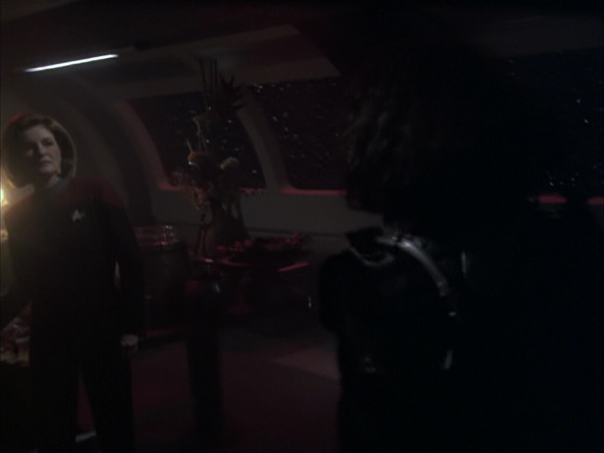 extant_StarTrek_VOY_6x03-BargeOfTheDead_03235.jpg