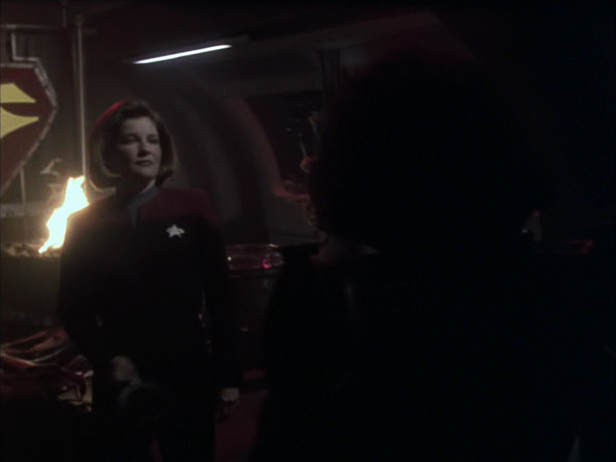 extant_StarTrek_VOY_6x03-BargeOfTheDead_03236.jpg