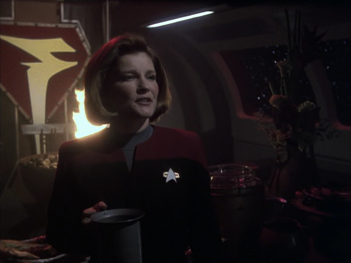 extant_StarTrek_VOY_6x03-BargeOfTheDead_03239.jpg
