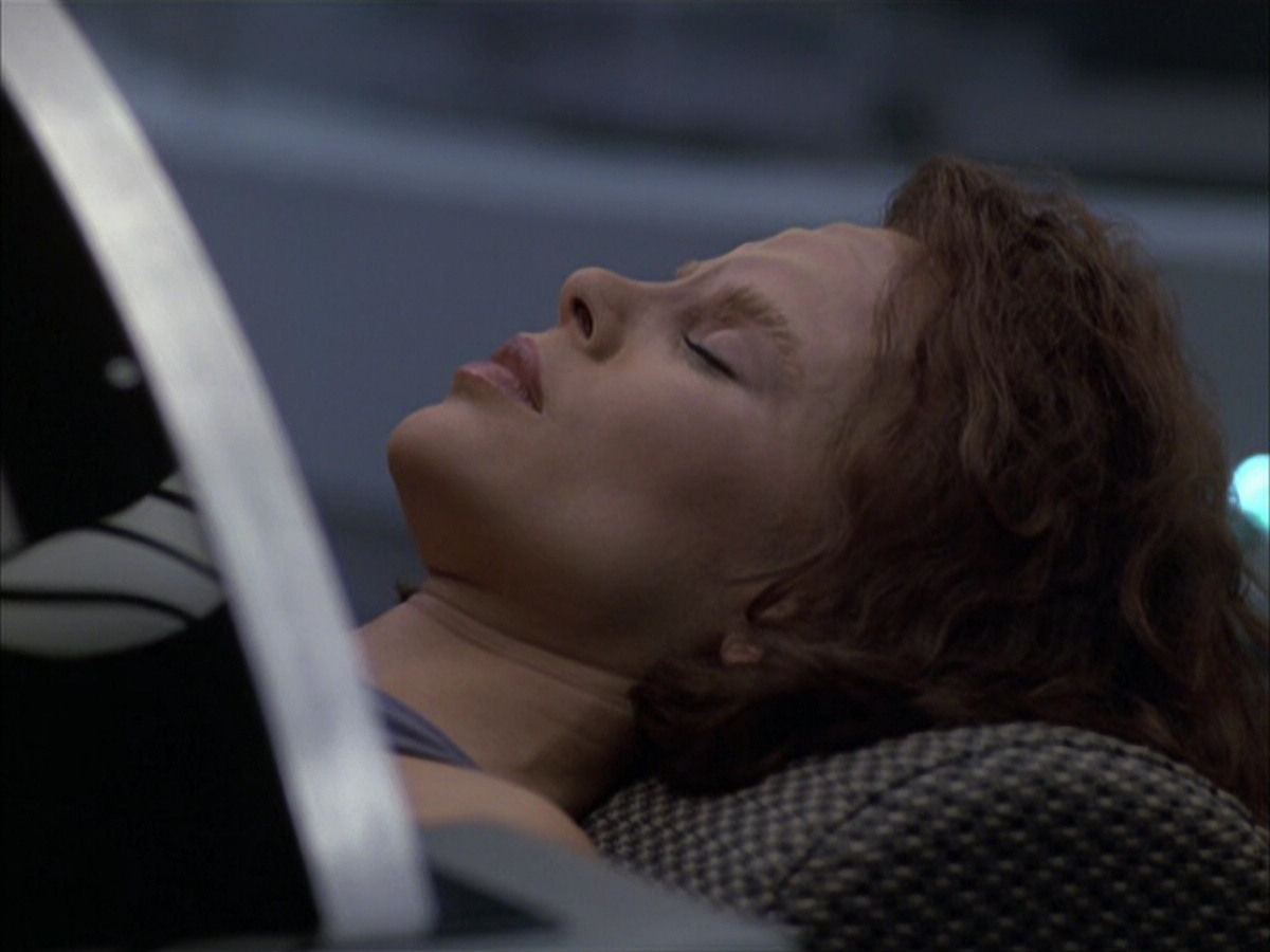extant_StarTrek_VOY_6x03-BargeOfTheDead_03249.jpg