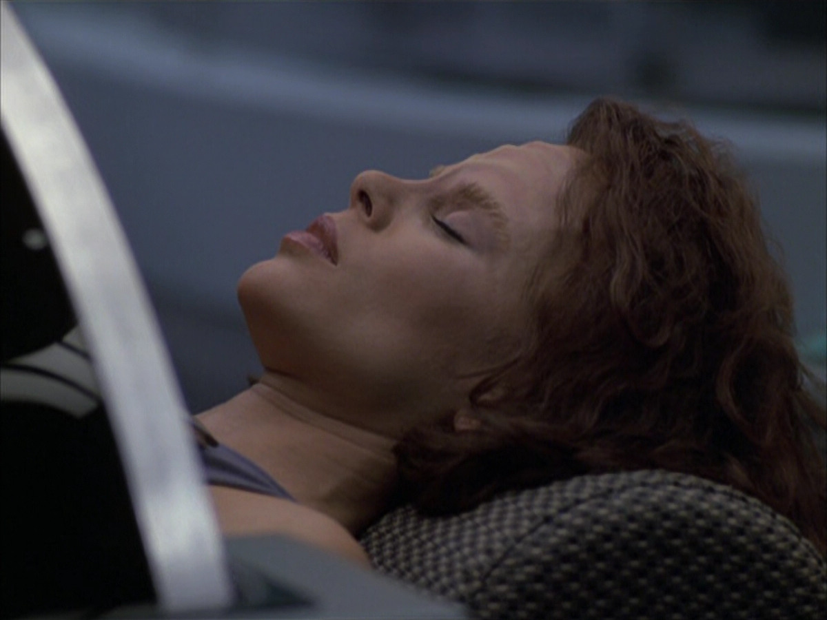 extant_StarTrek_VOY_6x03-BargeOfTheDead_03250.jpg
