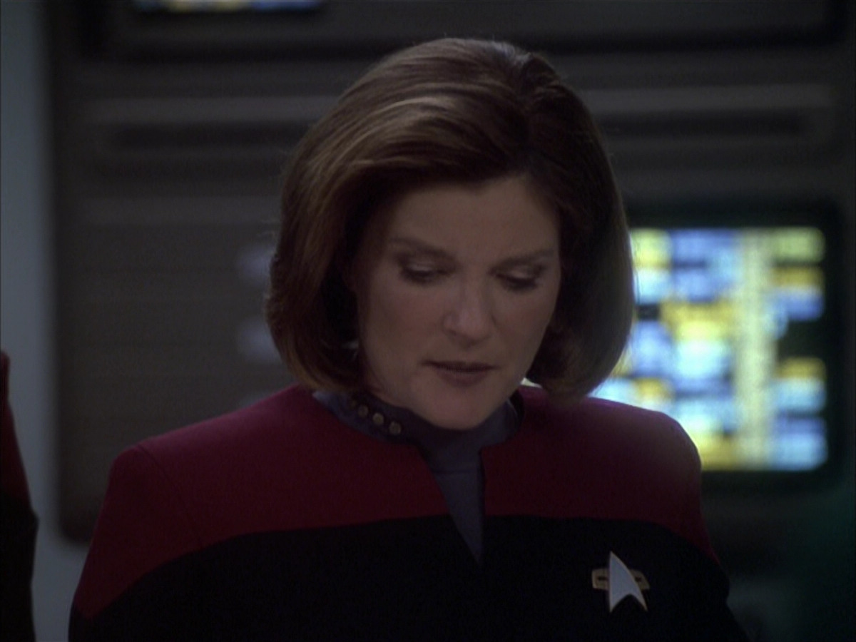 extant_StarTrek_VOY_6x03-BargeOfTheDead_03251.jpg