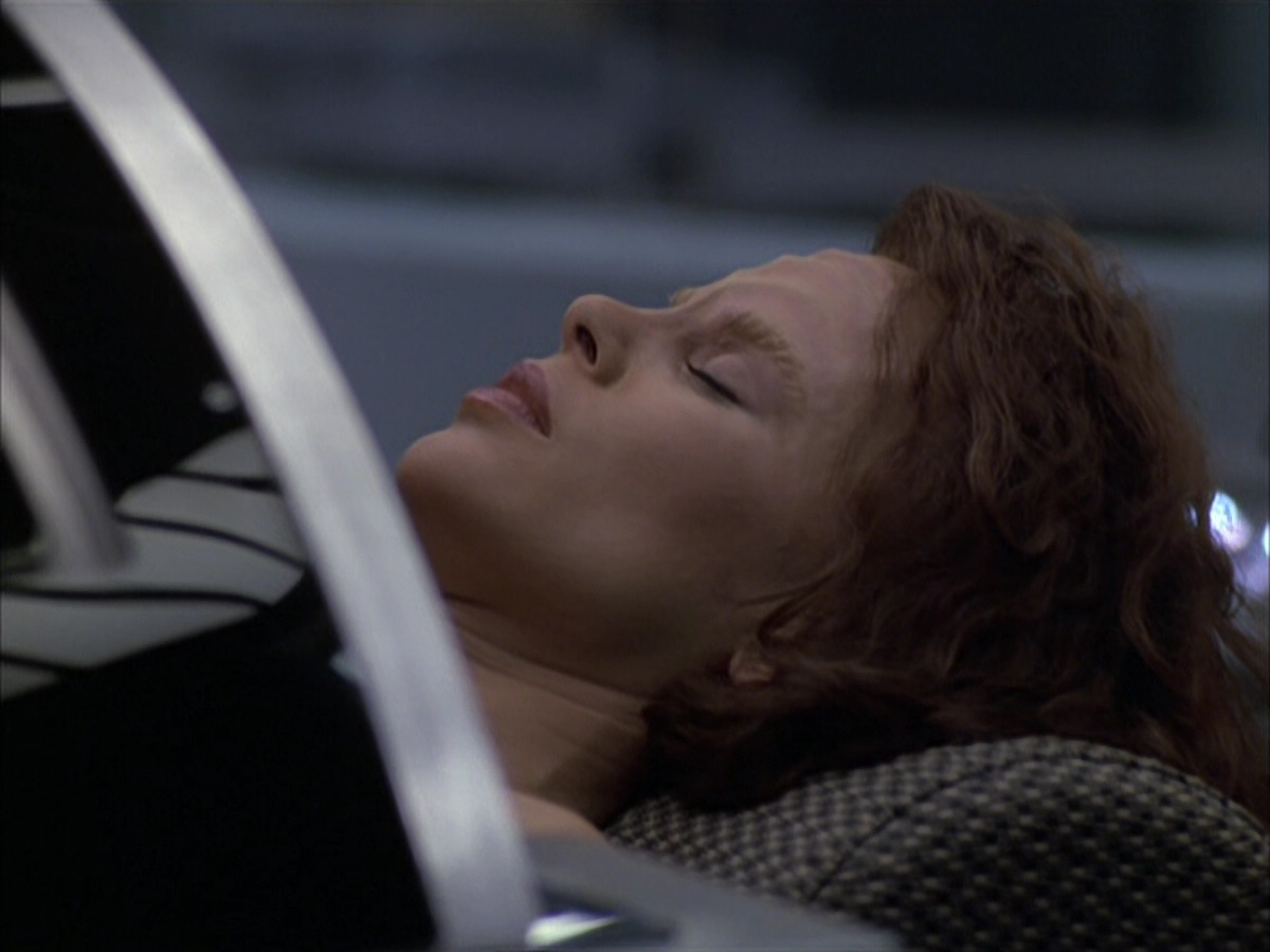 extant_StarTrek_VOY_6x03-BargeOfTheDead_03262.jpg