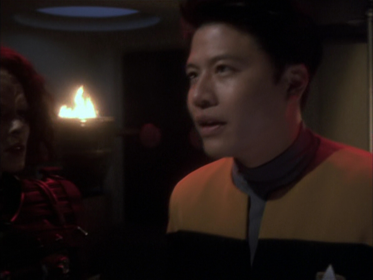 extant_StarTrek_VOY_6x03-BargeOfTheDead_03283.jpg