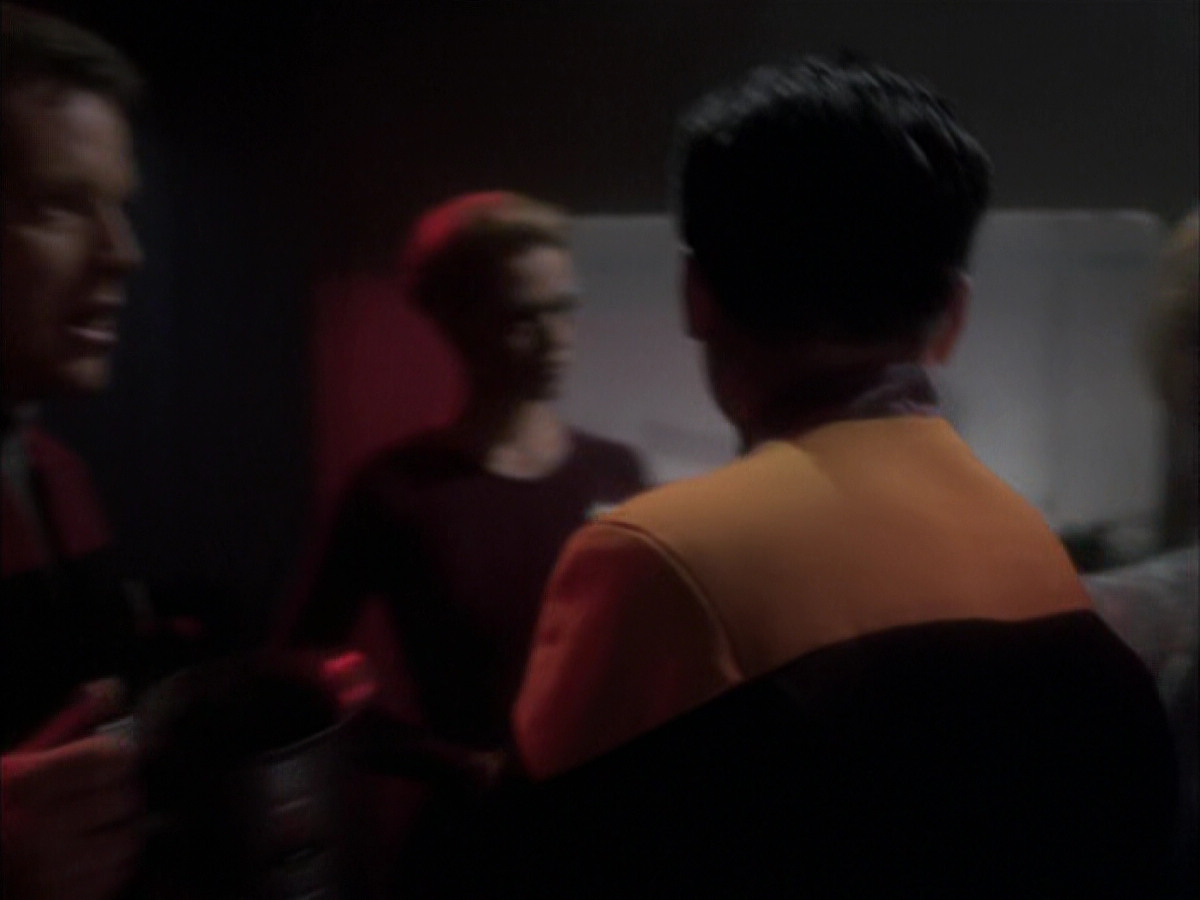 extant_StarTrek_VOY_6x03-BargeOfTheDead_03285.jpg