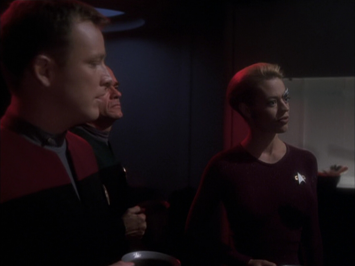 extant_StarTrek_VOY_6x03-BargeOfTheDead_03289.jpg