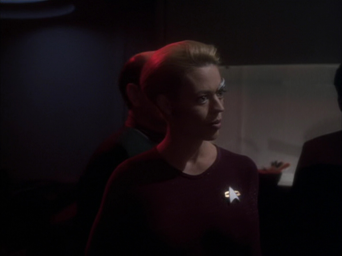 extant_StarTrek_VOY_6x03-BargeOfTheDead_03292.jpg