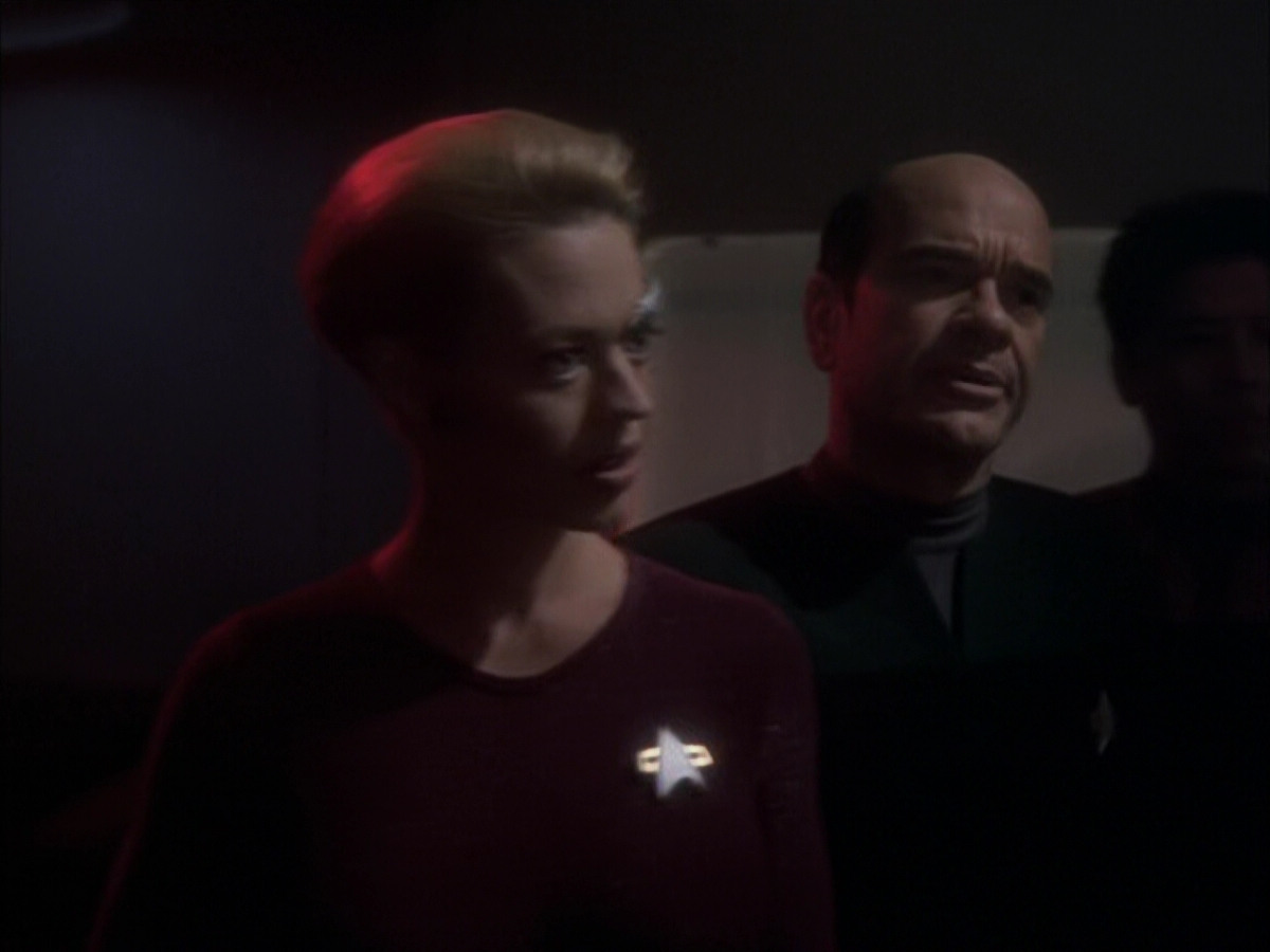extant_StarTrek_VOY_6x03-BargeOfTheDead_03293.jpg