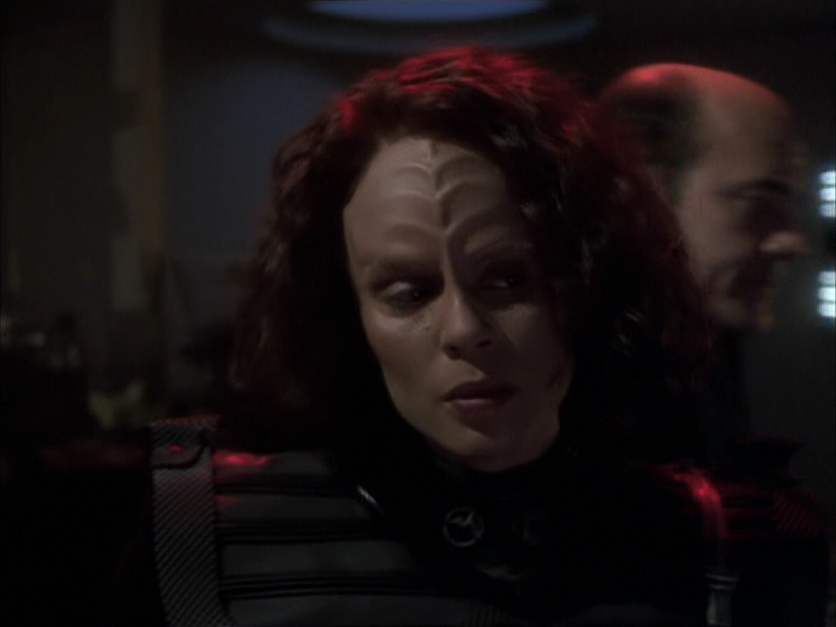 extant_StarTrek_VOY_6x03-BargeOfTheDead_03297.jpg