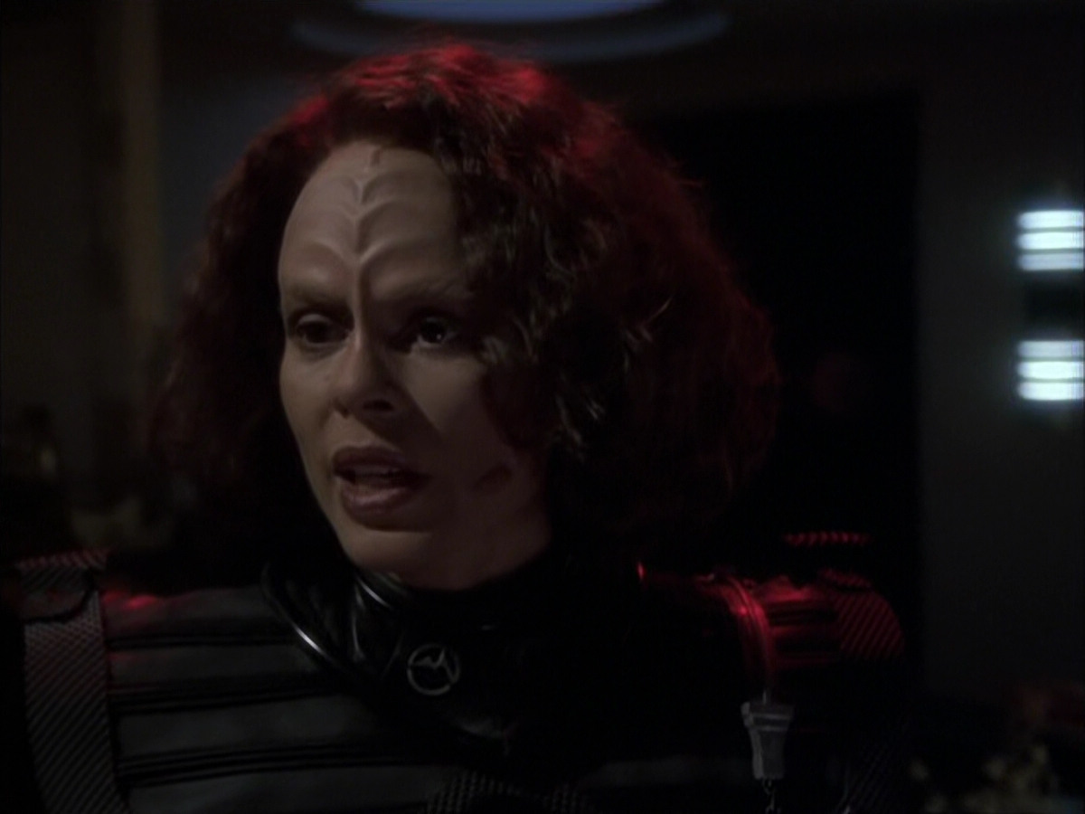 extant_StarTrek_VOY_6x03-BargeOfTheDead_03300.jpg