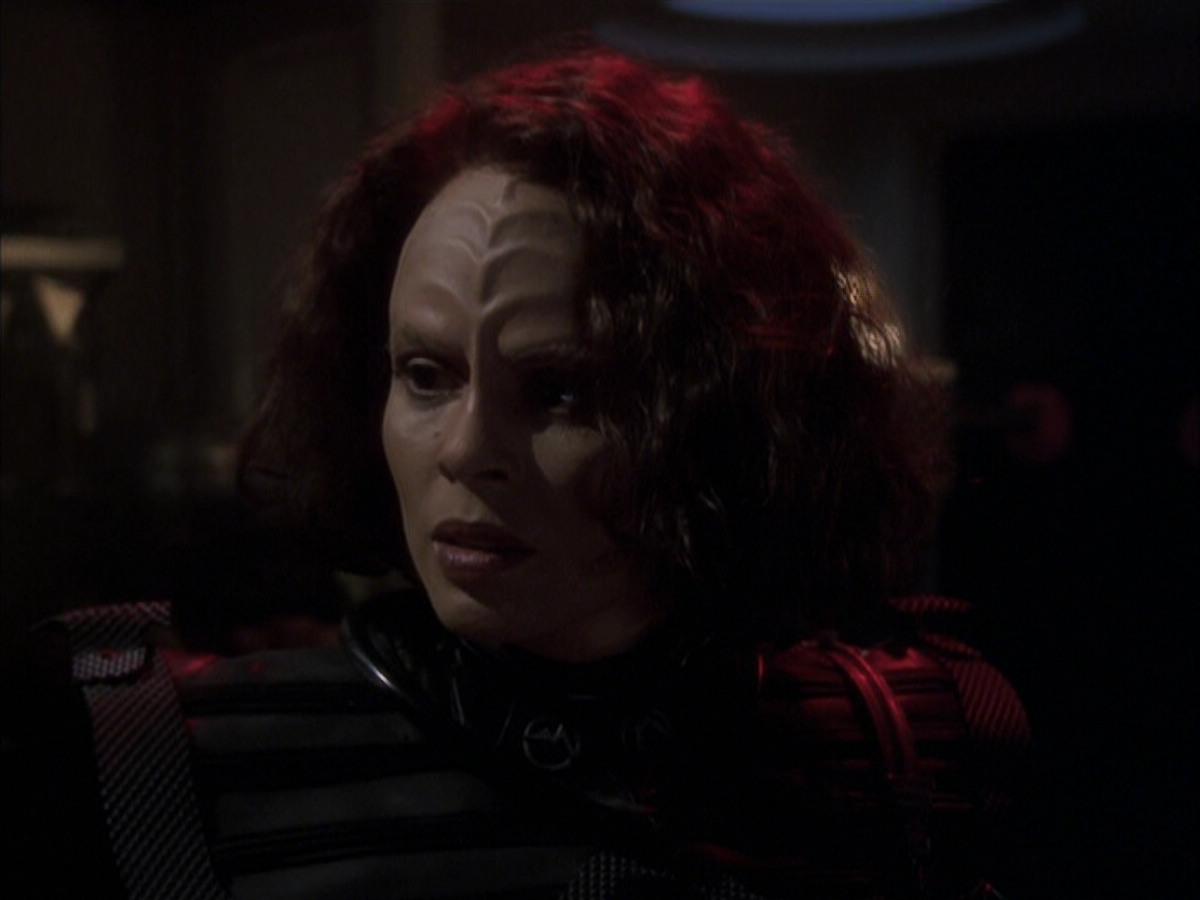 extant_StarTrek_VOY_6x03-BargeOfTheDead_03307.jpg