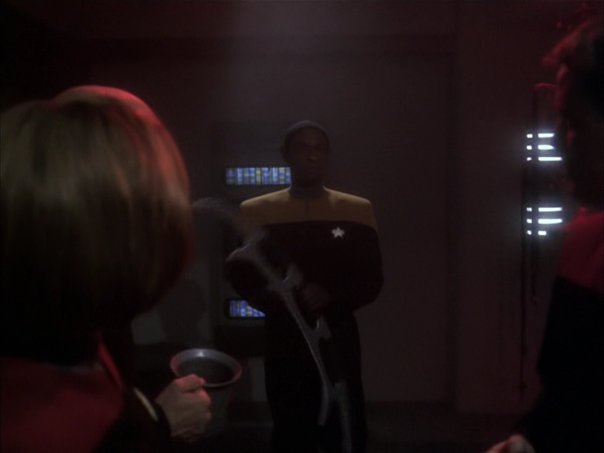 extant_StarTrek_VOY_6x03-BargeOfTheDead_03312.jpg