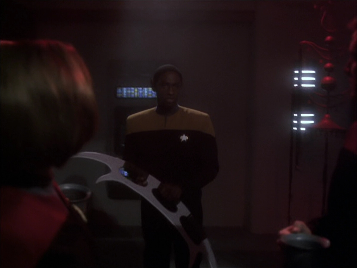 extant_StarTrek_VOY_6x03-BargeOfTheDead_03313.jpg