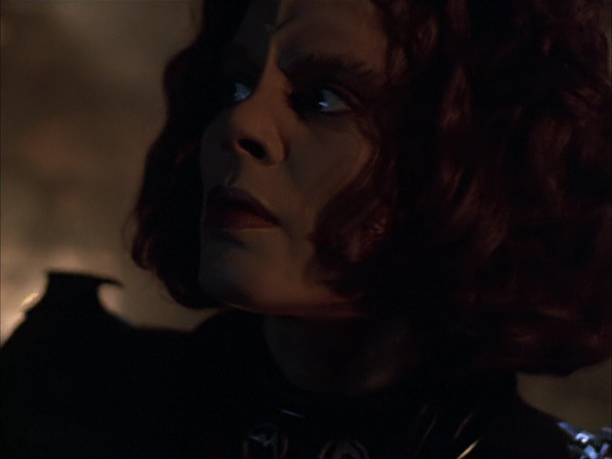 extant_StarTrek_VOY_6x03-BargeOfTheDead_03318.jpg