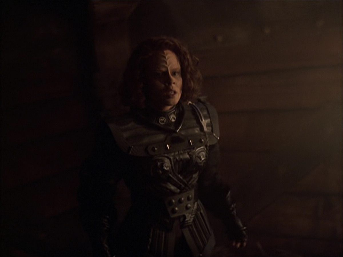 extant_StarTrek_VOY_6x03-BargeOfTheDead_03325.jpg