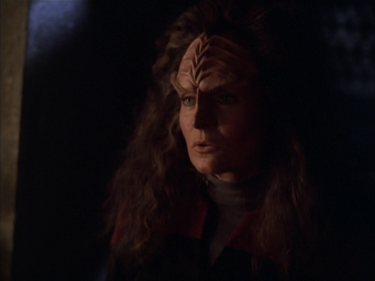 extant_StarTrek_VOY_6x03-BargeOfTheDead_03339.jpg