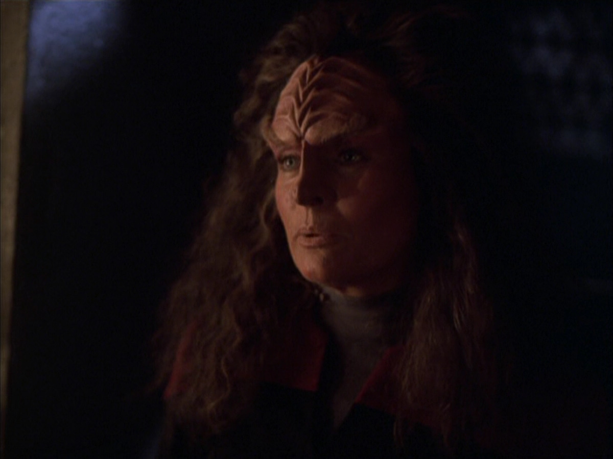 extant_StarTrek_VOY_6x03-BargeOfTheDead_03340.jpg