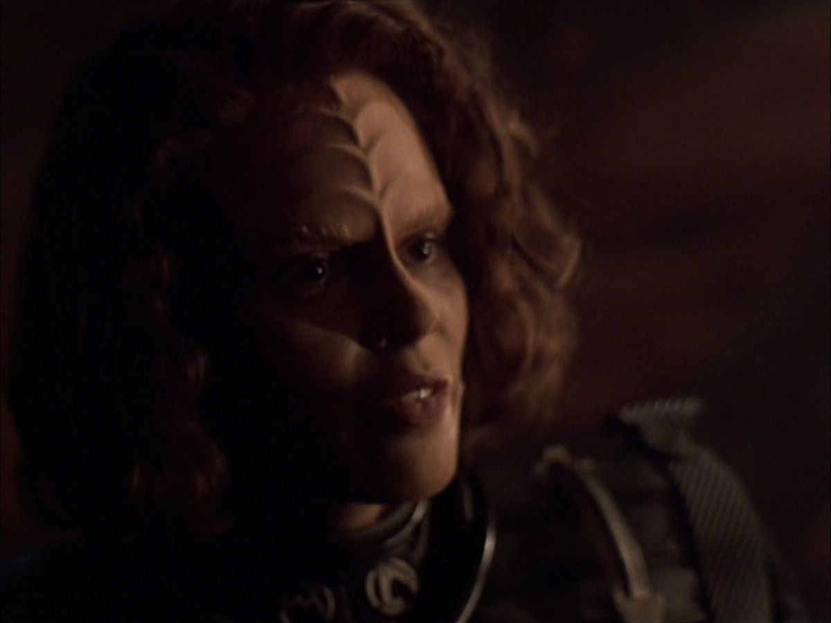 extant_StarTrek_VOY_6x03-BargeOfTheDead_03348.jpg
