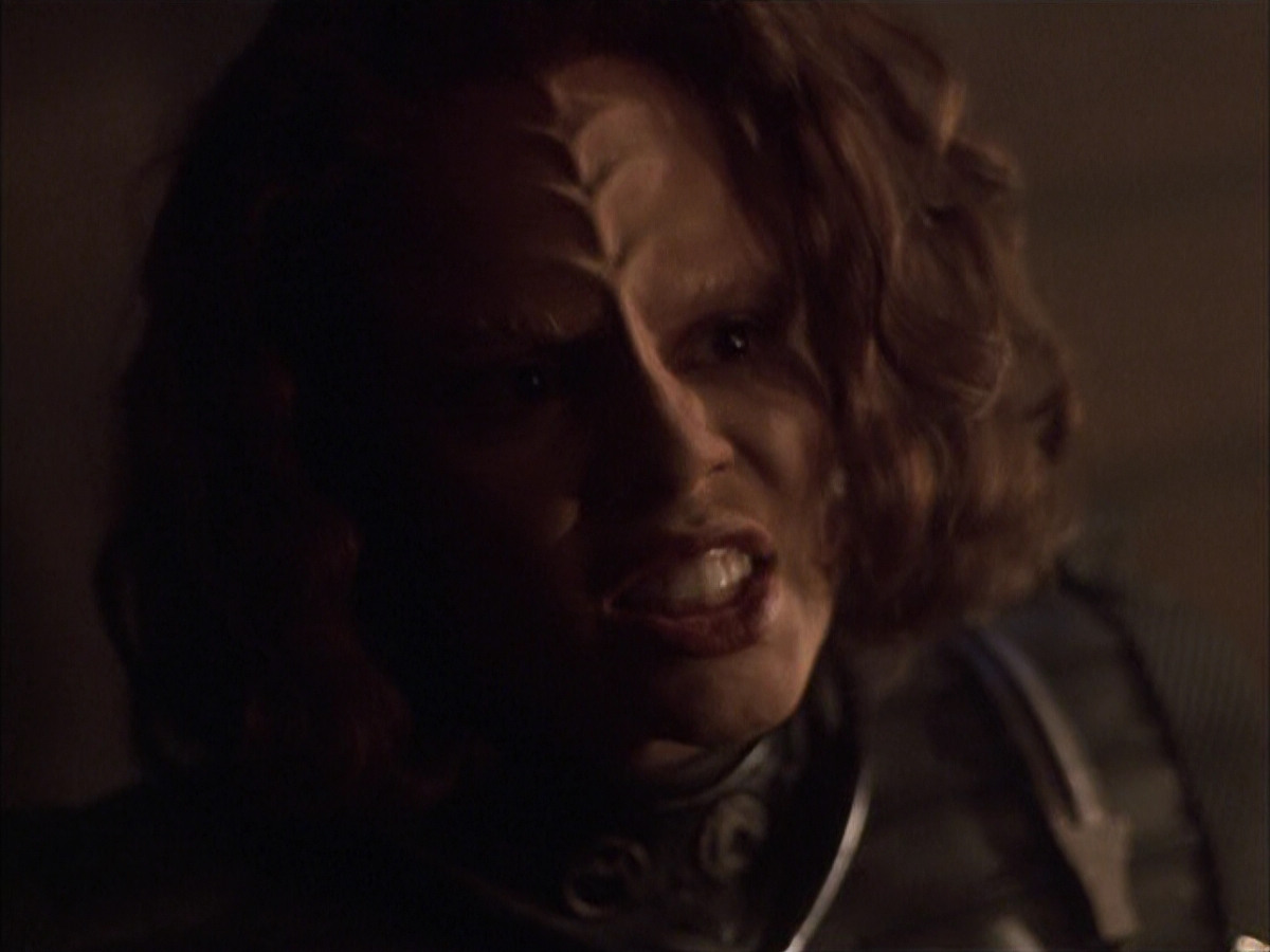 extant_StarTrek_VOY_6x03-BargeOfTheDead_03360.jpg