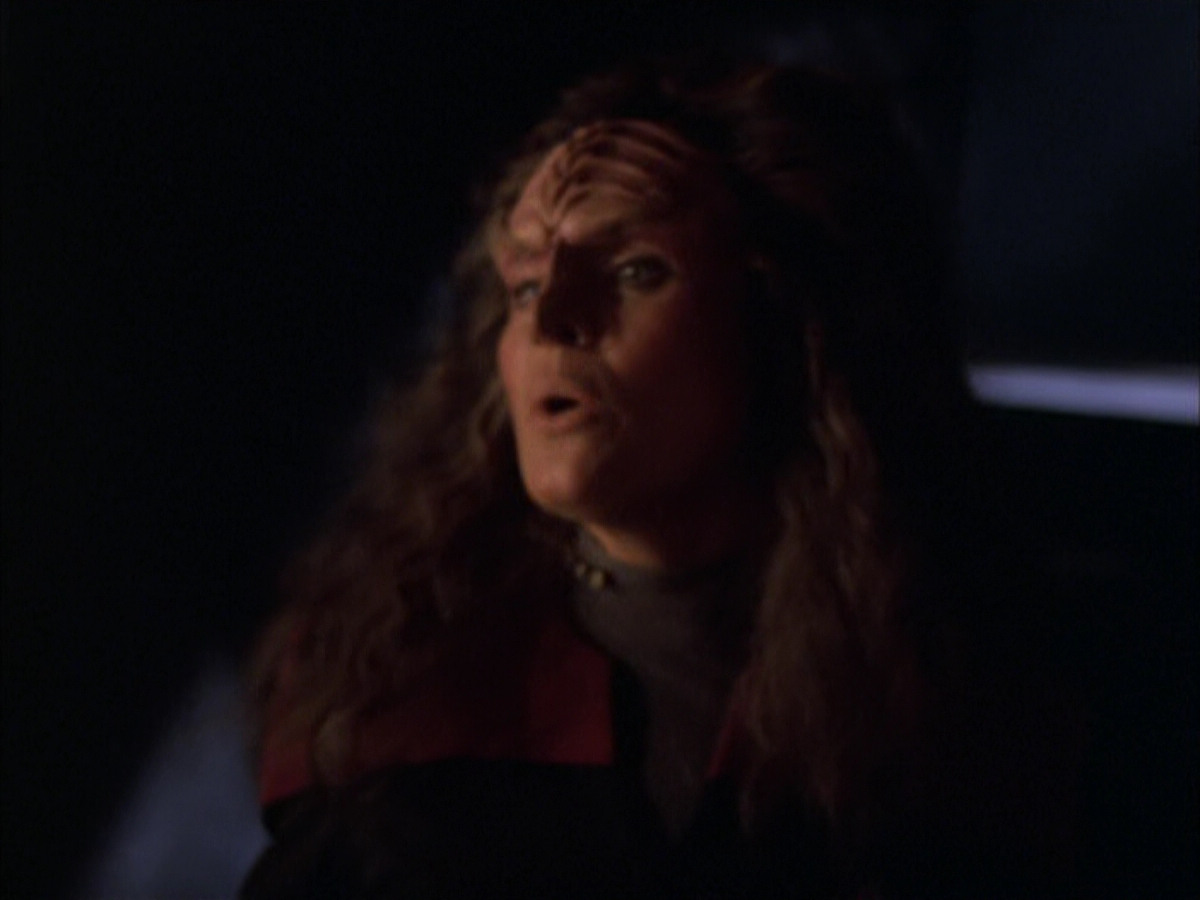 extant_StarTrek_VOY_6x03-BargeOfTheDead_03381.jpg