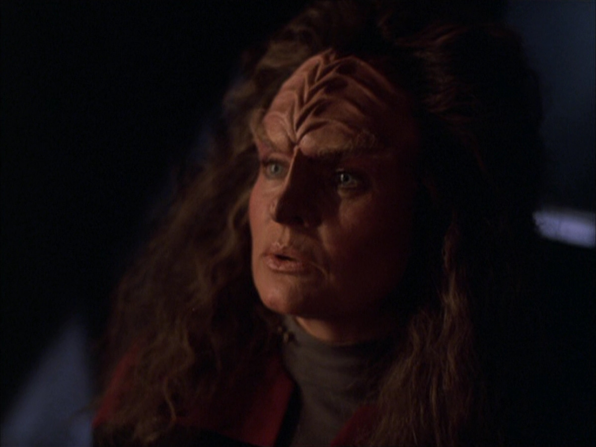extant_StarTrek_VOY_6x03-BargeOfTheDead_03393.jpg