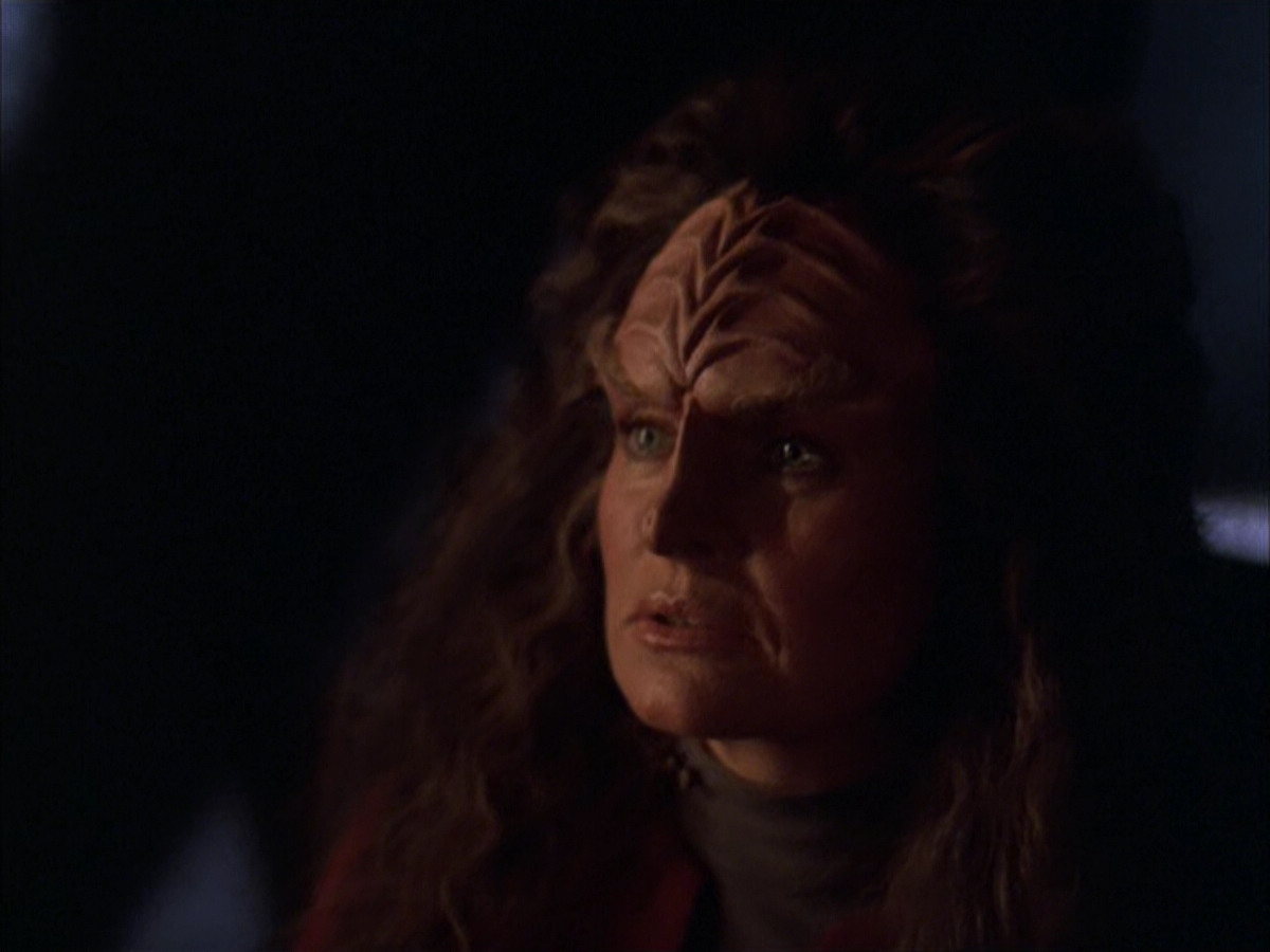 extant_StarTrek_VOY_6x03-BargeOfTheDead_03395.jpg