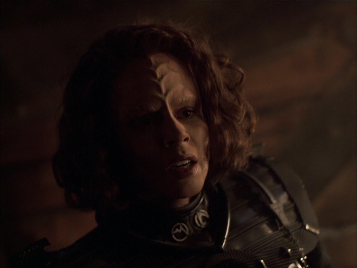 extant_StarTrek_VOY_6x03-BargeOfTheDead_03396.jpg