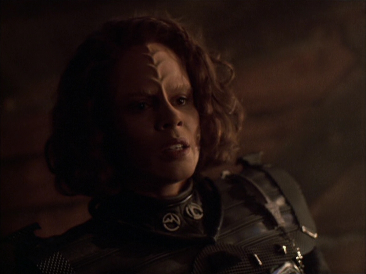 extant_StarTrek_VOY_6x03-BargeOfTheDead_03398.jpg