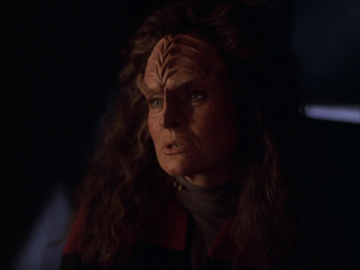 extant_StarTrek_VOY_6x03-BargeOfTheDead_03400.jpg