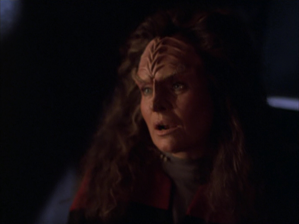 extant_StarTrek_VOY_6x03-BargeOfTheDead_03402.jpg