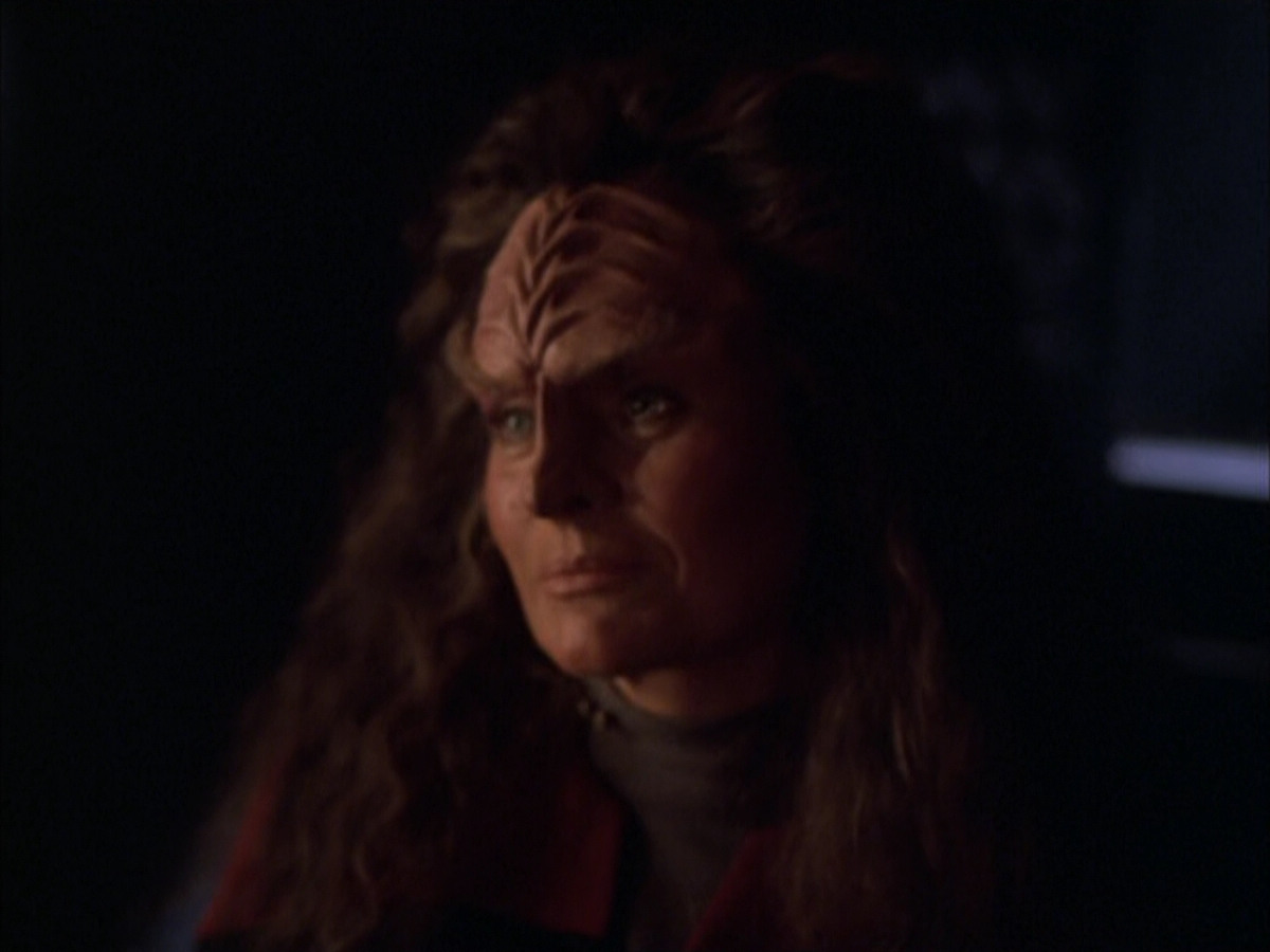 extant_StarTrek_VOY_6x03-BargeOfTheDead_03404.jpg