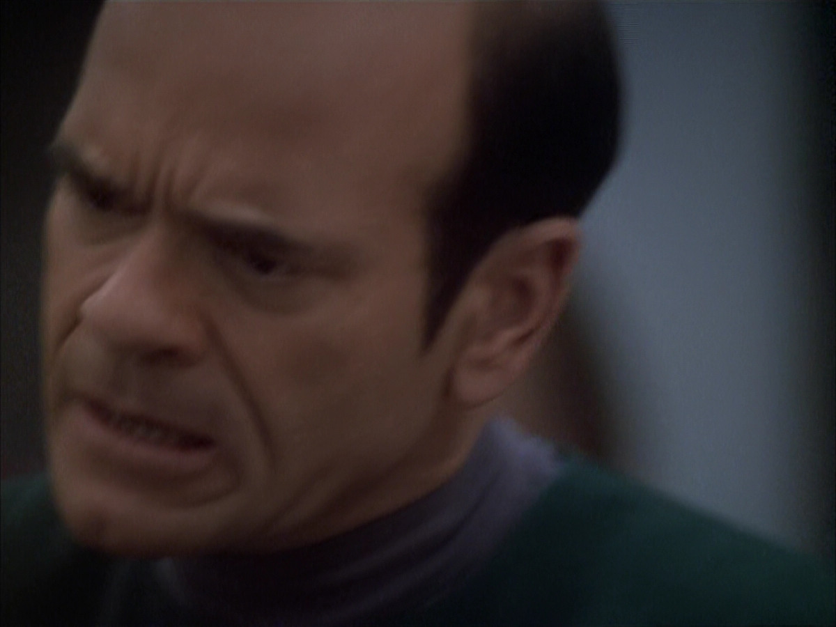 extant_StarTrek_VOY_6x03-BargeOfTheDead_03415.jpg
