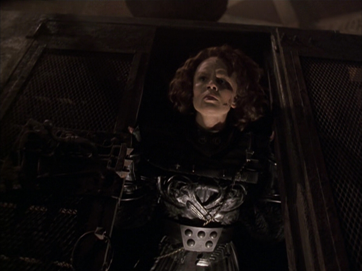 extant_StarTrek_VOY_6x03-BargeOfTheDead_03432.jpg