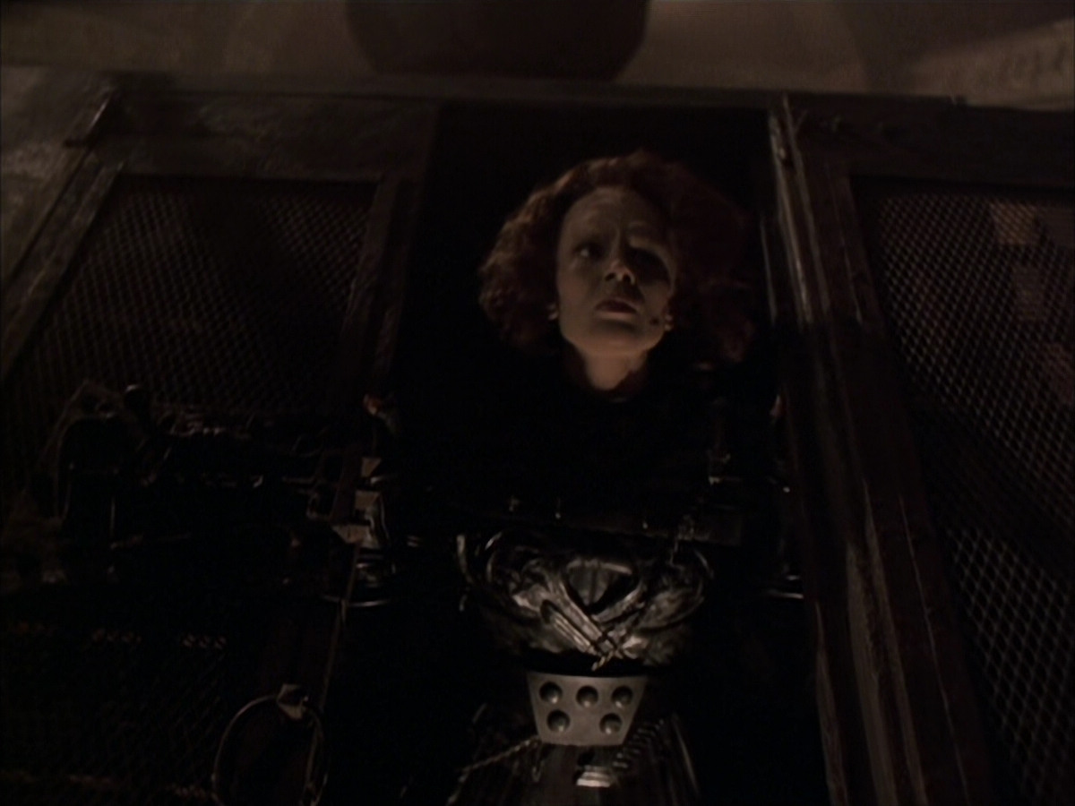 extant_StarTrek_VOY_6x03-BargeOfTheDead_03433.jpg