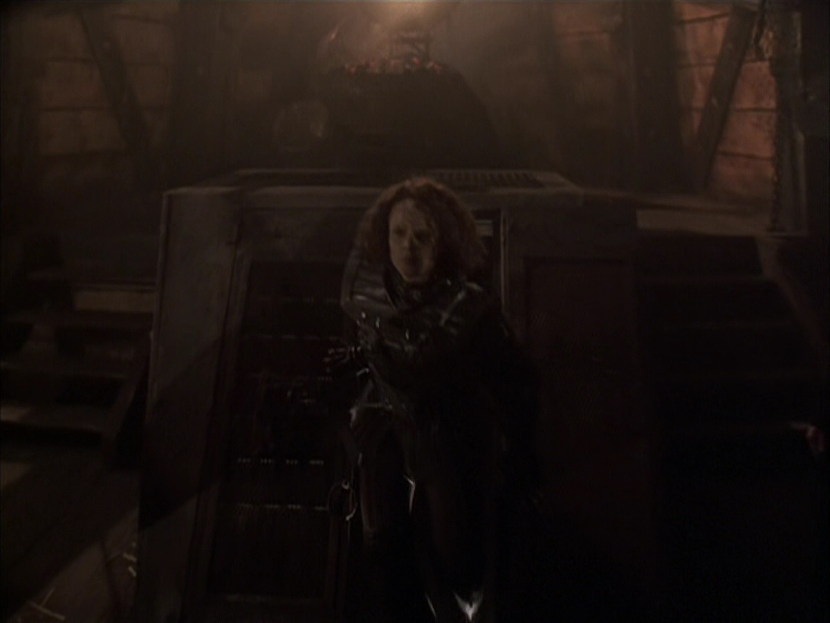 extant_StarTrek_VOY_6x03-BargeOfTheDead_03437.jpg